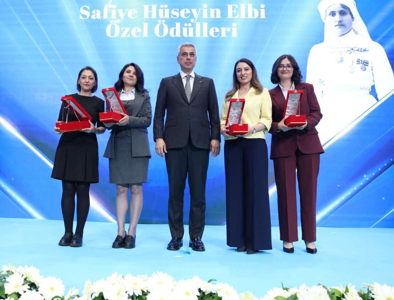 Bodrumlu Ebe Özlem Mersin’e Bakan Memişoğlu’ndan Ödül 2
